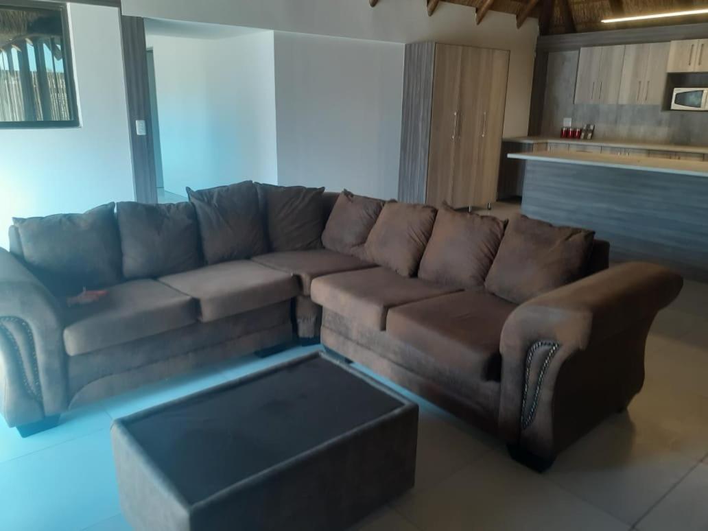 12 On Vaal Drive Guesthouse Vanderbijlpark Buitenkant foto