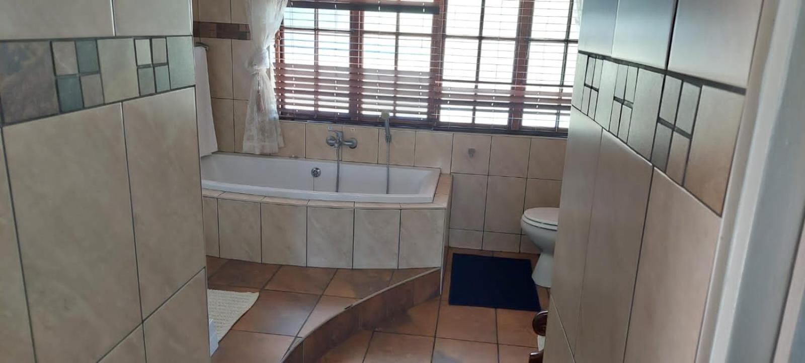 12 On Vaal Drive Guesthouse Vanderbijlpark Buitenkant foto