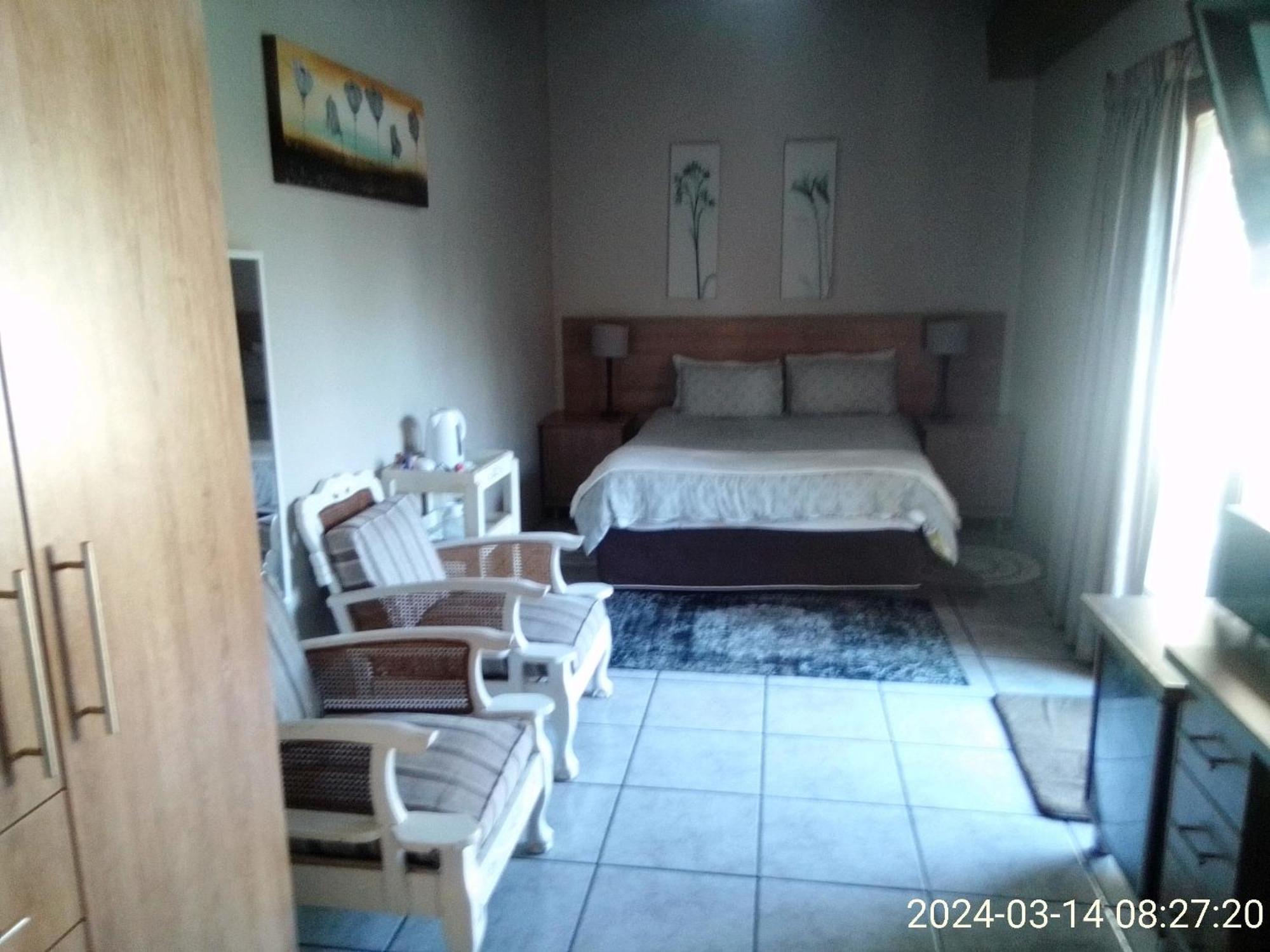12 On Vaal Drive Guesthouse Vanderbijlpark Buitenkant foto