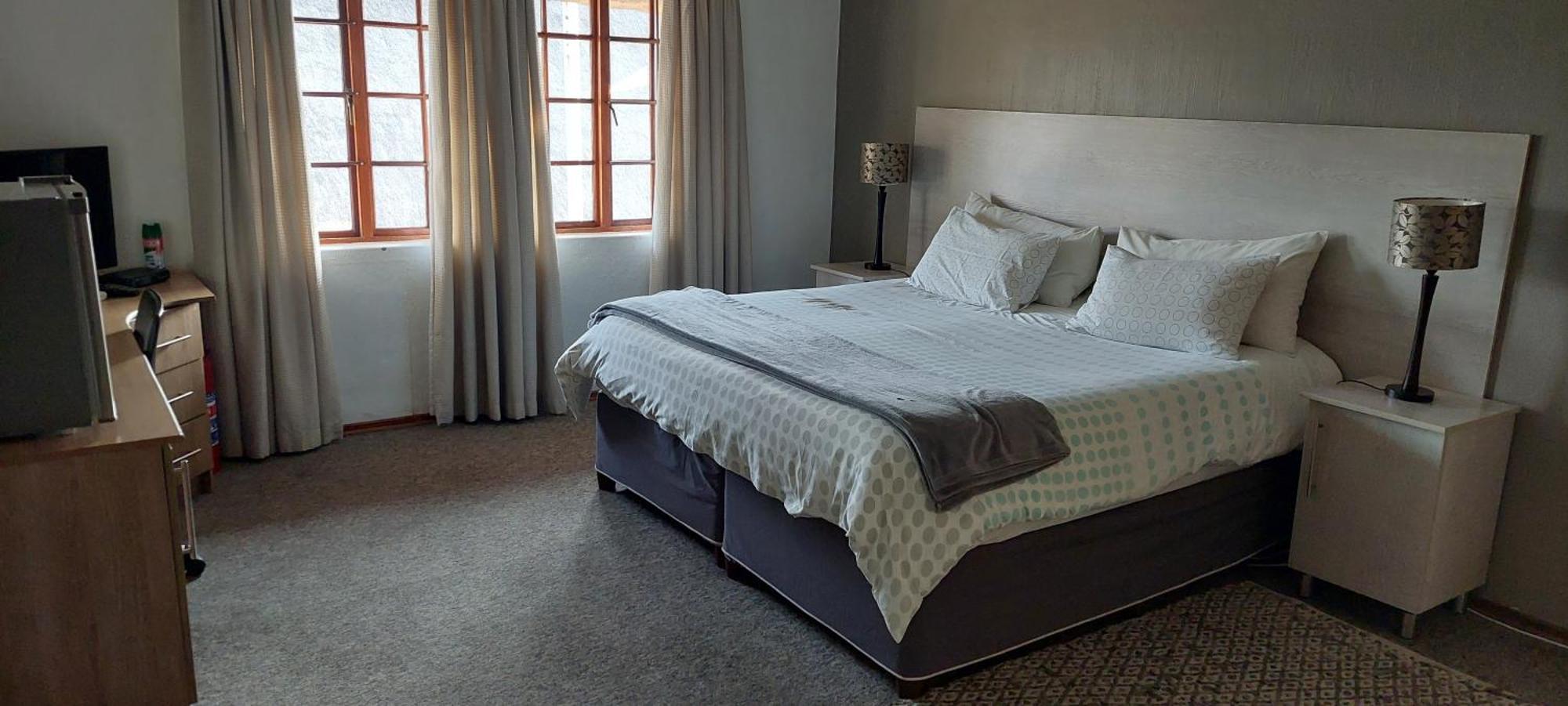 12 On Vaal Drive Guesthouse Vanderbijlpark Buitenkant foto