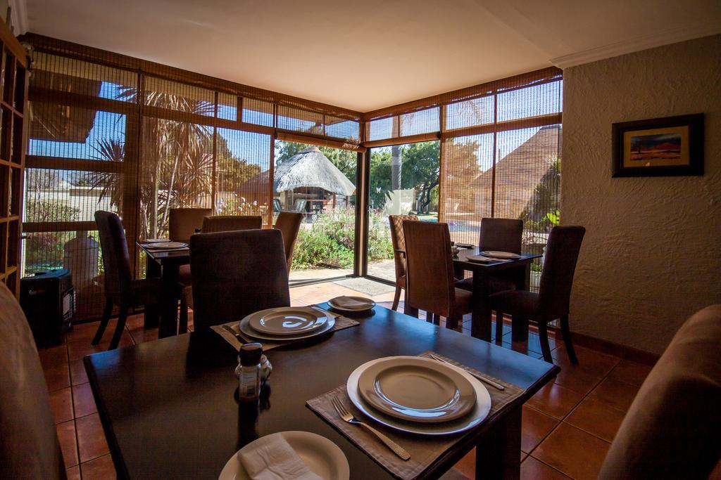 12 On Vaal Drive Guesthouse Vanderbijlpark Buitenkant foto