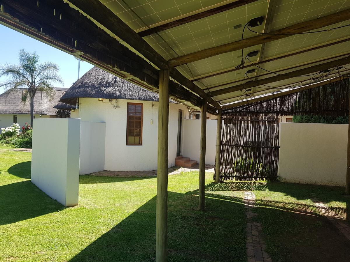 12 On Vaal Drive Guesthouse Vanderbijlpark Buitenkant foto