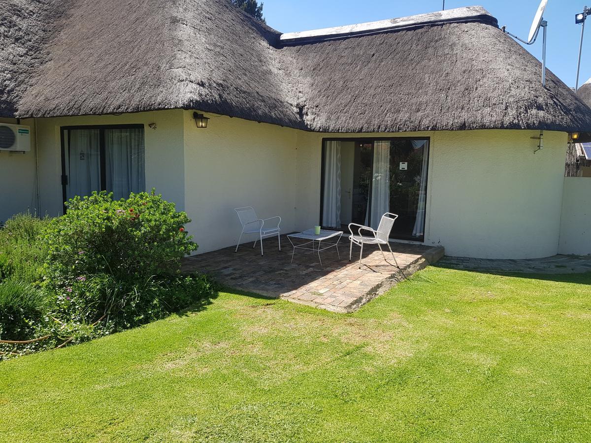 12 On Vaal Drive Guesthouse Vanderbijlpark Buitenkant foto