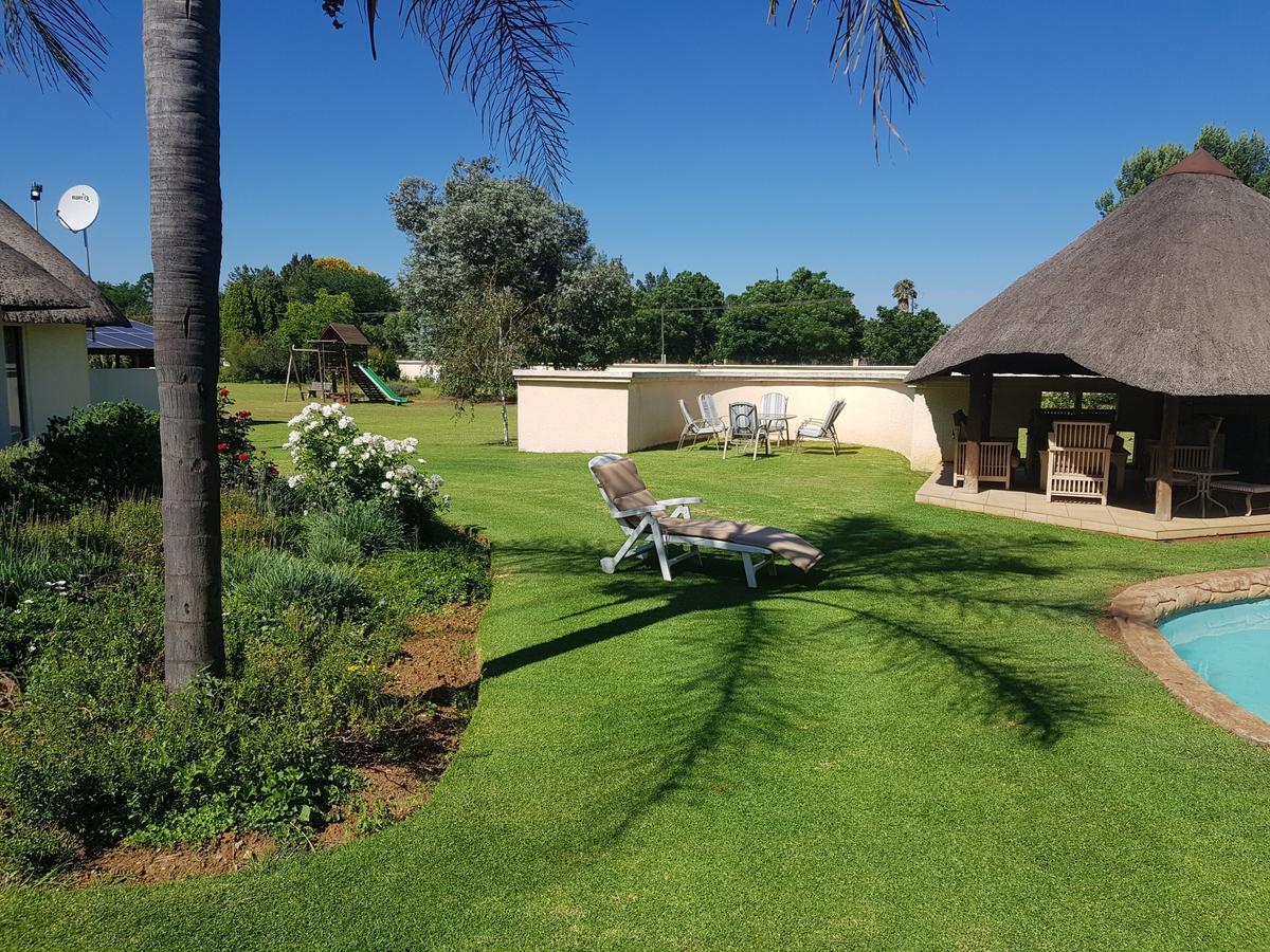 12 On Vaal Drive Guesthouse Vanderbijlpark Buitenkant foto