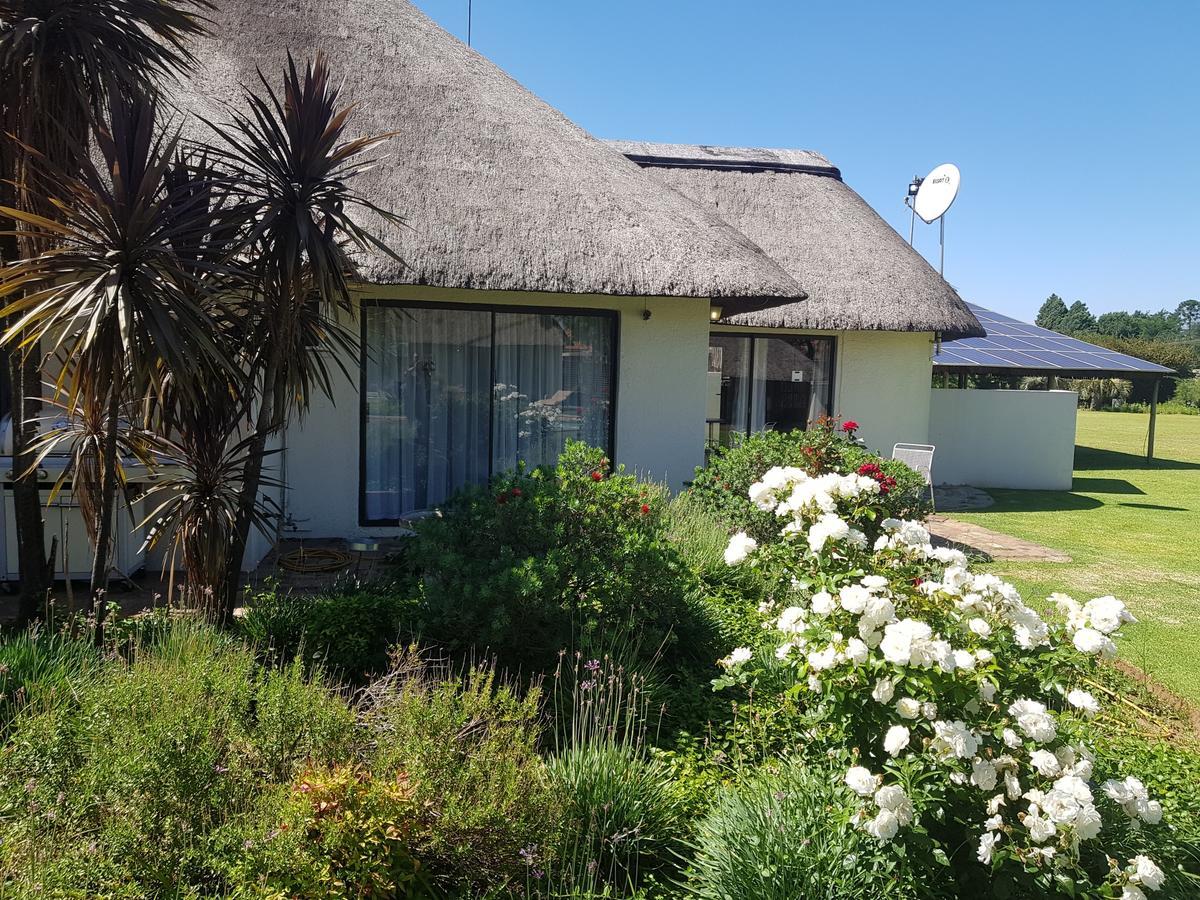 12 On Vaal Drive Guesthouse Vanderbijlpark Buitenkant foto