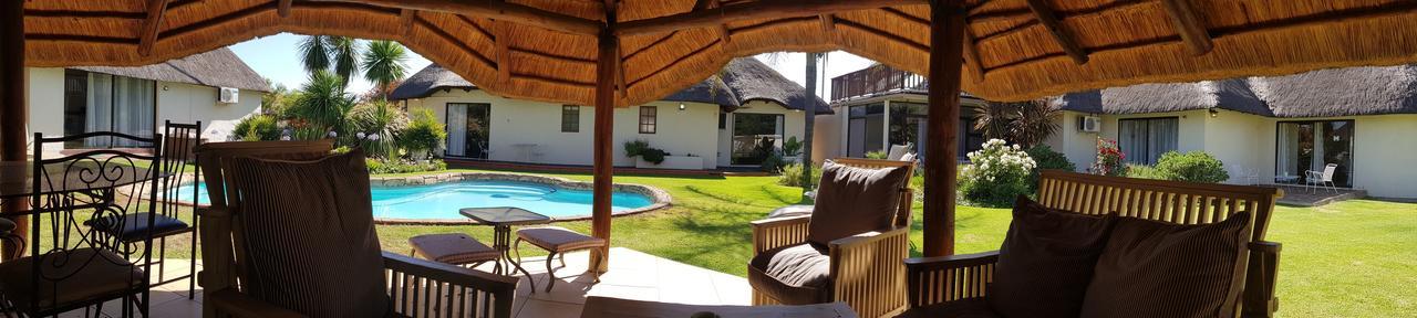 12 On Vaal Drive Guesthouse Vanderbijlpark Buitenkant foto