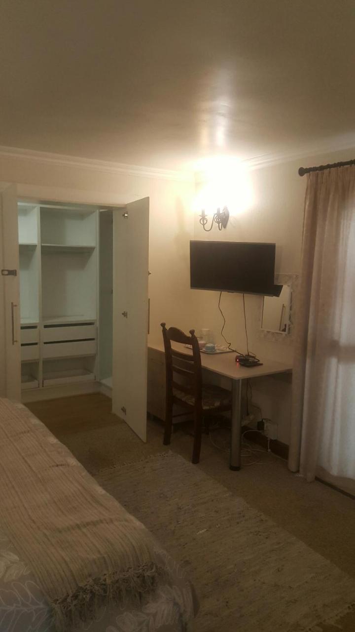 12 On Vaal Drive Guesthouse Vanderbijlpark Buitenkant foto