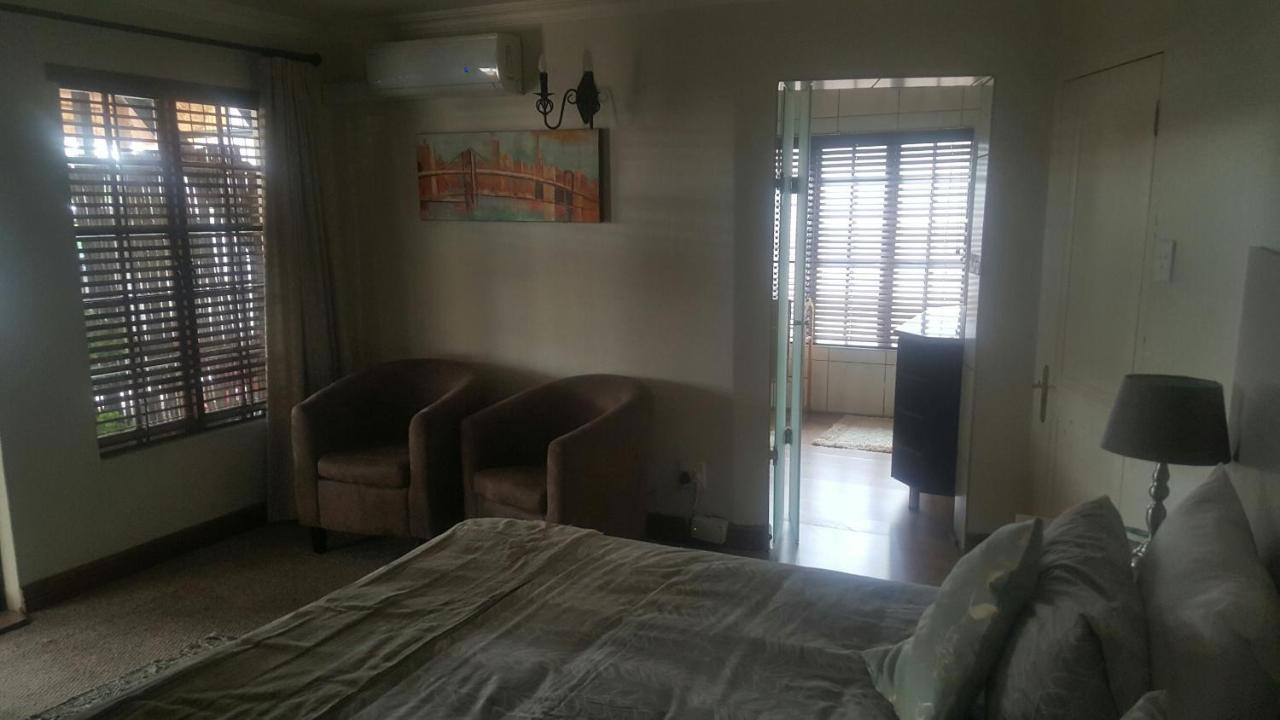 12 On Vaal Drive Guesthouse Vanderbijlpark Buitenkant foto