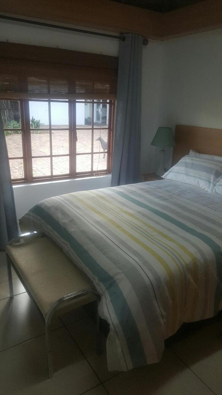 12 On Vaal Drive Guesthouse Vanderbijlpark Buitenkant foto